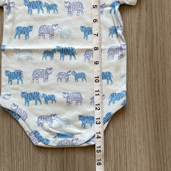 NWT Janie and Jack Animal Print Short Sleeve Onesie & Animal Socks Blue 3-6 M - Picture 6 of 13